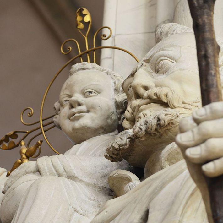 Die Statue des Heiligen Christophorus mit dem Jesuskind auf der Schulter.