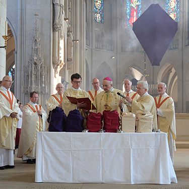Dechanten aus des Regionen des Bistums feierten die Chrisam-Messe gemeinsam mit Bischof Felix Genn.