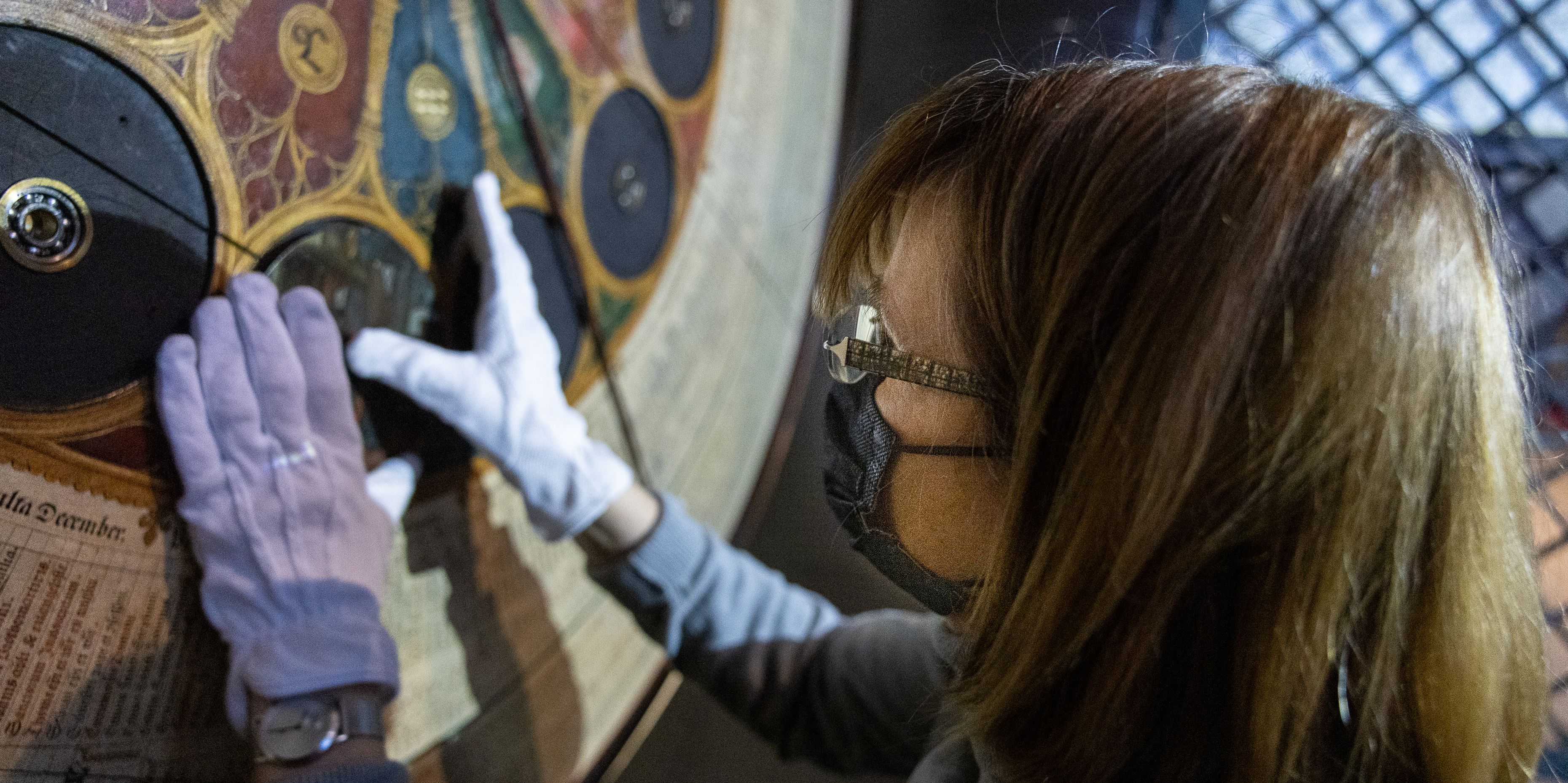 Für Diplom-Restauratorin Marita Schlüter war die Arbeit an der Astronomischen Uhr eines der aufwändigsten, lehrreichsten, aber auch interessantesten Projekte“ ihrer bisherigen selbstständigen Tätigkeit.