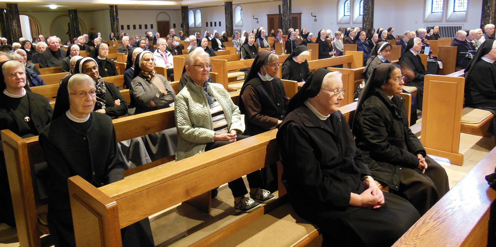 160 Ordensleute aus christlichen Gemeinschaften im Bistum Münster waren zum Ordenstag im Marienhaus und in der Mutterhauskirche der Franziskanerinnen in Münster zusammengekommen.