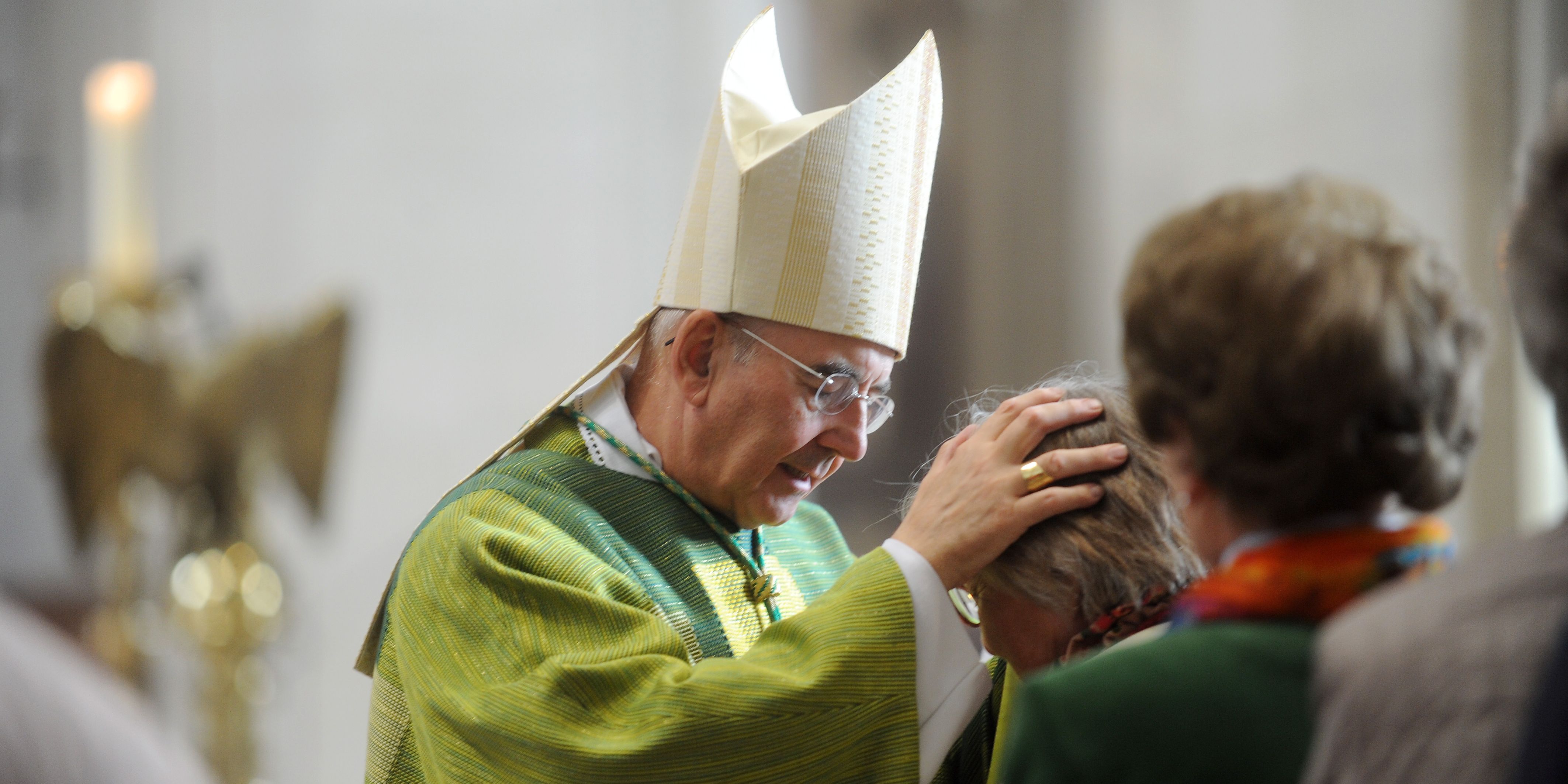 Münsters Bischof Dr. Felix Genn lädt am 17. September zu einer Segensfeier für Hinterbliebene in den Dom ein.
