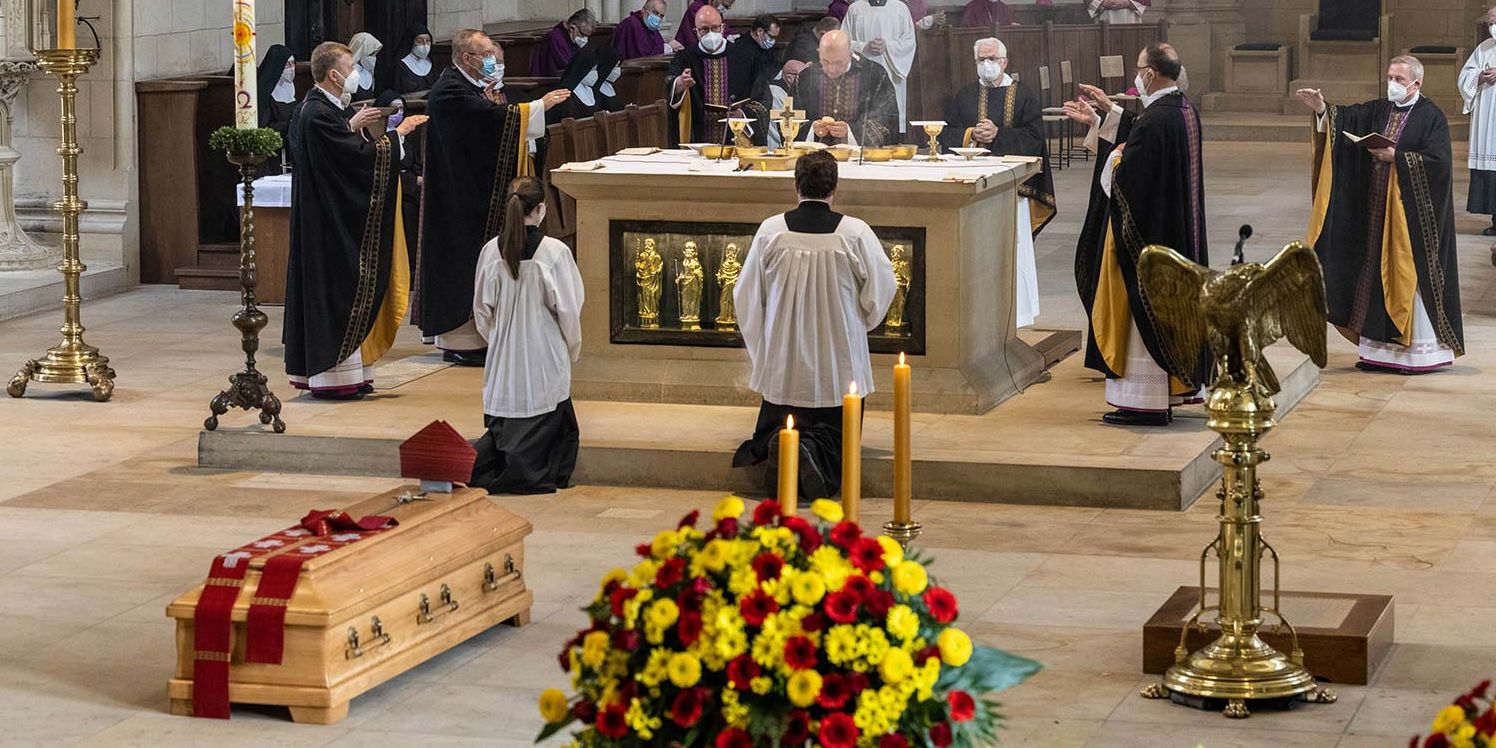 Die Weihbischöfe und viele weitere Mitglieder des Domkapitels nahmen am Requiem teil.